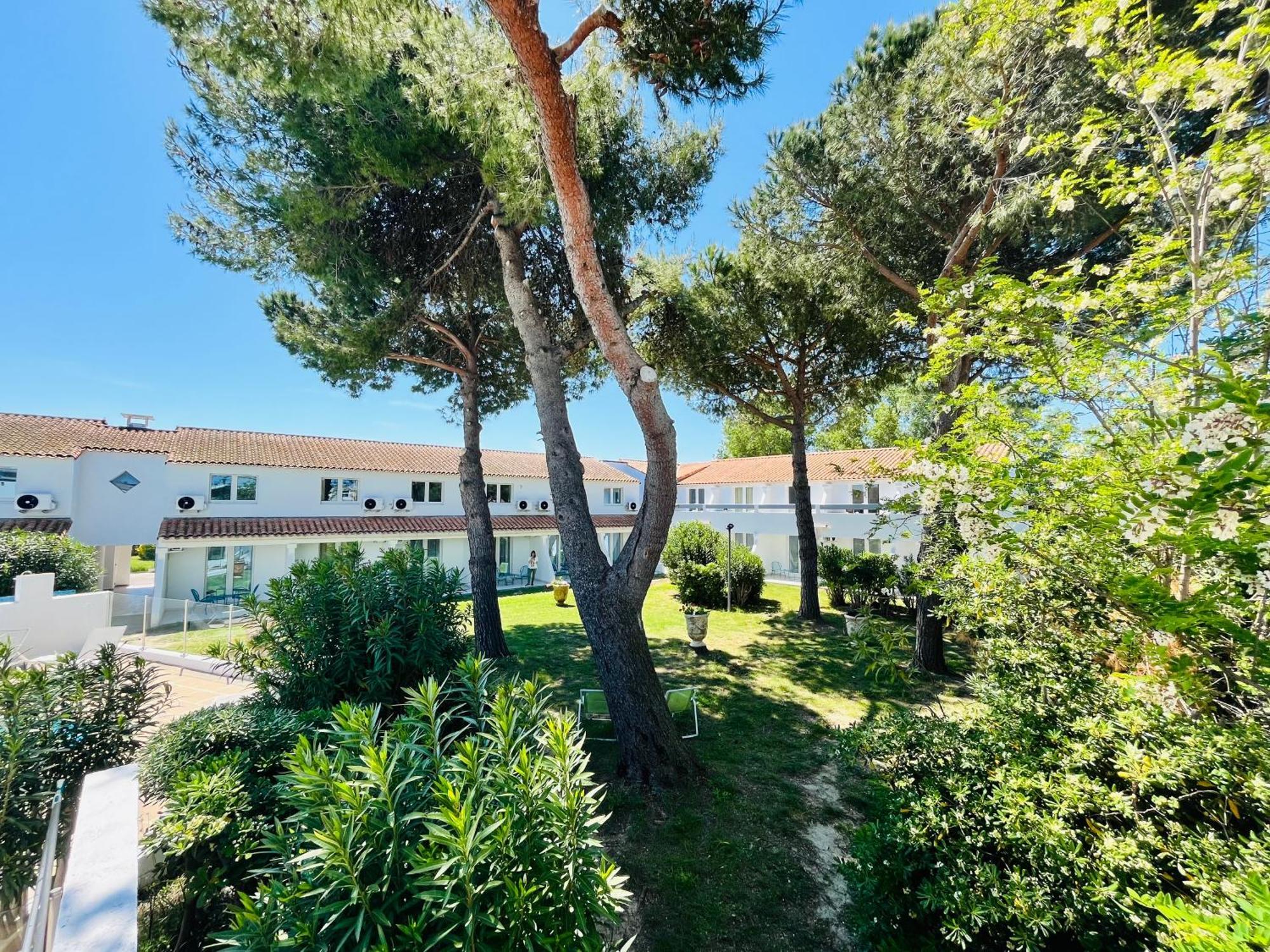 Artemia Aigues-Mortes - Hotel Avec Piscine Exterior foto